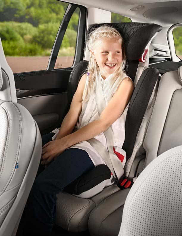 Der neue Volvo Kindersitz, Gurtkissen (15 36 kg). Wir haben die neue Generation unserer Gurtkissen entwickelt, damit jede Autofahrt ein sicheres und komfortables Erlebnis wird.