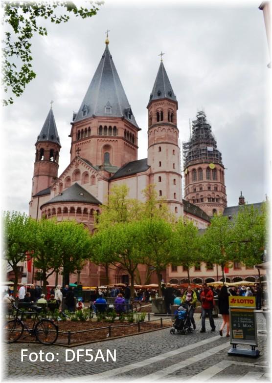 Der Dom zu Mainz # 397 Gerda Jacobs DL5OBK Am Samstag, 11.05.13, ist der Tag in Mainz geplant. Und was waere besser, als so einen Tag mit einem Kirchenbesuch zu beginnen.
