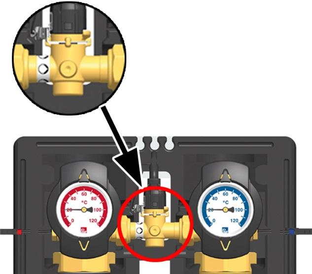 Montieren Sie den Rücklauf-Kugelhahn oberhalb der Pumpe und den Vorlauf- Kugelhahn oberhalb des Rücklaufrohrs. 5. Vertauschen Sie den Vorlauf- und Rücklaufstrang.