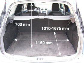 0,7 Kofferraum-Volumen* Mit 465 l ist der Kofferraum sehr groß. Bei vorgeklappten Rücksitzlehnen erhöht sich die Kapazität auf 860 l (gemessen bis zur Fenster-Unterkante).
