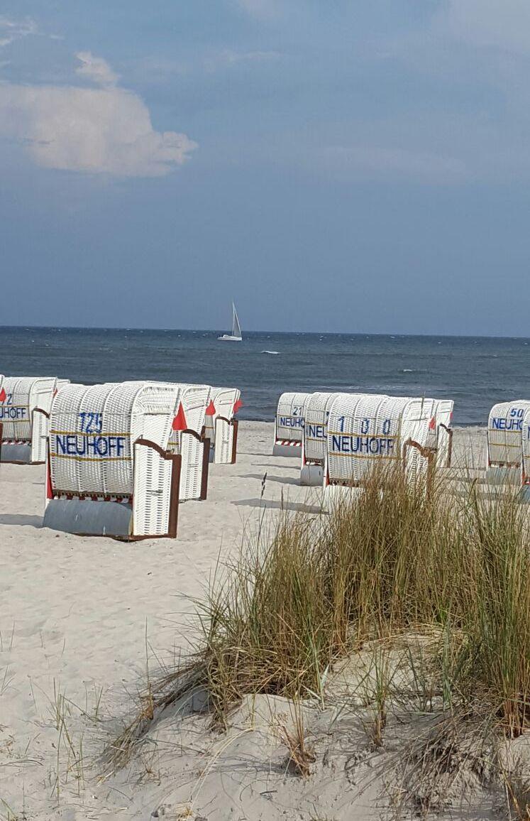 Beschreibung Ferienwohnung mit ansprechender, moderner Möblierung in ruhiger Wohnlage mit fußläufiger Entfernung zum Hauptstrand.