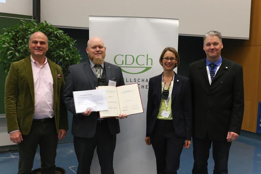 Verleihung des DAAS-Preises Im Rahmen der ANAKON 2017 wurde der von der Firma Merck KGaA gestiftete DAAS-Preis an Frau Dr. Ann-Christin Niehoff von der Universität Münster verliehen.