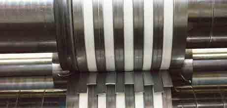 Hot rolled products of structural steels Bezeichnung Grade Re Rm A 80 (%) mín. Max. Wert in Max. value in thousandth % t < 3 3 t 8 1.5 t 2 2 < t 2.5 2.