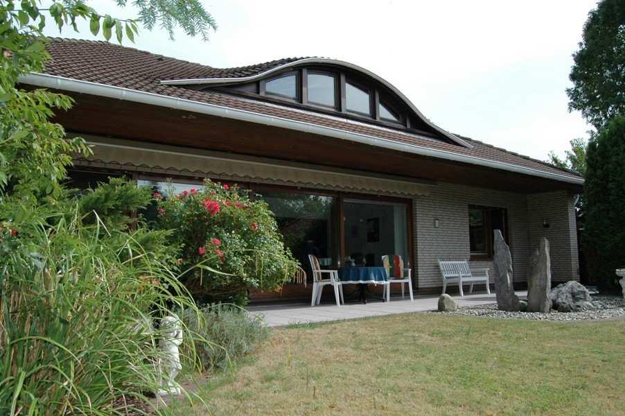 Haus Garten & Terrasse Wunderschöner Walmdachbungalow in Ditzum Das Haus