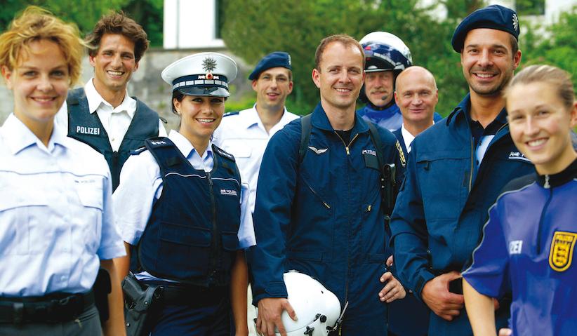 Veranstaltungen - Jugendliche Experten informieren über Karrieremöglichkeiten der Polizei NRW / Bundespolizei Die Einstellungsberater der Polizei NRW und der Bundespolizei informieren regelmäßig in