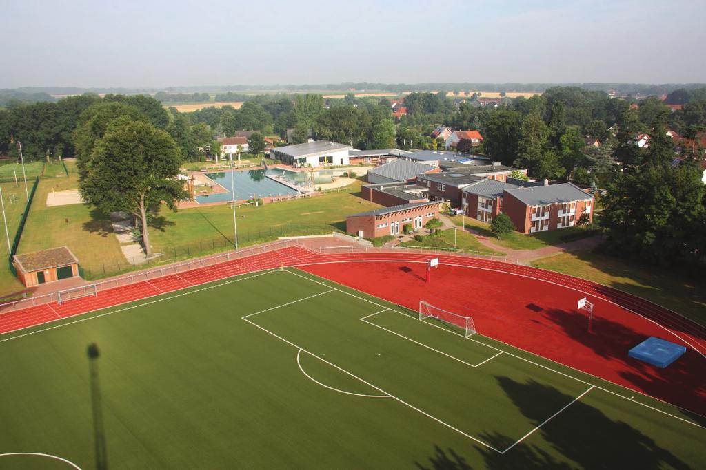 Die Sportschule Lastrup 1 Kunstrasenplatz mit 4 x 400m, 6 x 100m Hoch- Weitsprung- und Kugelstoßanlage Feldhandball- und
