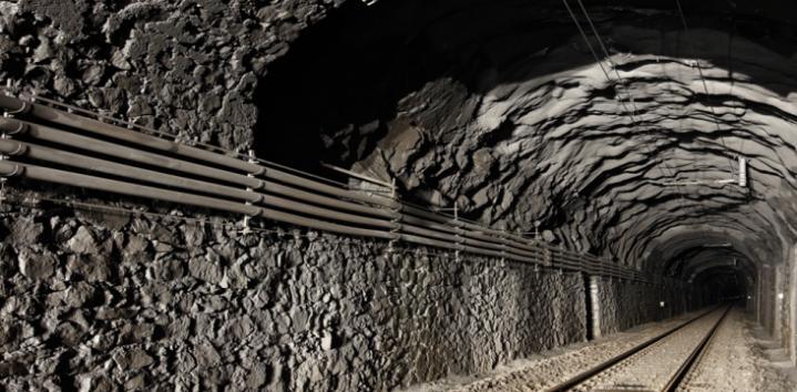 2010 Bauarbeiten seit 2014 Projektabschluss 2020 / 2022 Auftragsdetails Bau des neuen Tunnels Einspuriger Schmalspur-Bahntunnel Querschnitt 40m2 Doppelschalige Verkleidung in Portalbereichen und