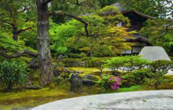 of Kyoto Shinto-Schrein Kamikura-Jinja vor einem Felsen in Shingu Shinto shrine Kamikura-Jinja in front of a rock in Shingu Verlagshaus Würzburg und Staudigl-Druck schützen die Umwelt.
