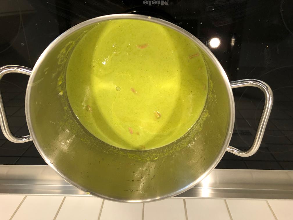 Erbsen Creme Suppe Erbsen (Tiefgekühlt) 800 Gr. 1 Liter 1 Crème fraîche 200 ml Cervelats 2 St.