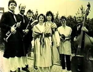 Die original Eifeler Volksmusikanten zeigen sich seit 1988 in einer neuen Besetzung.
