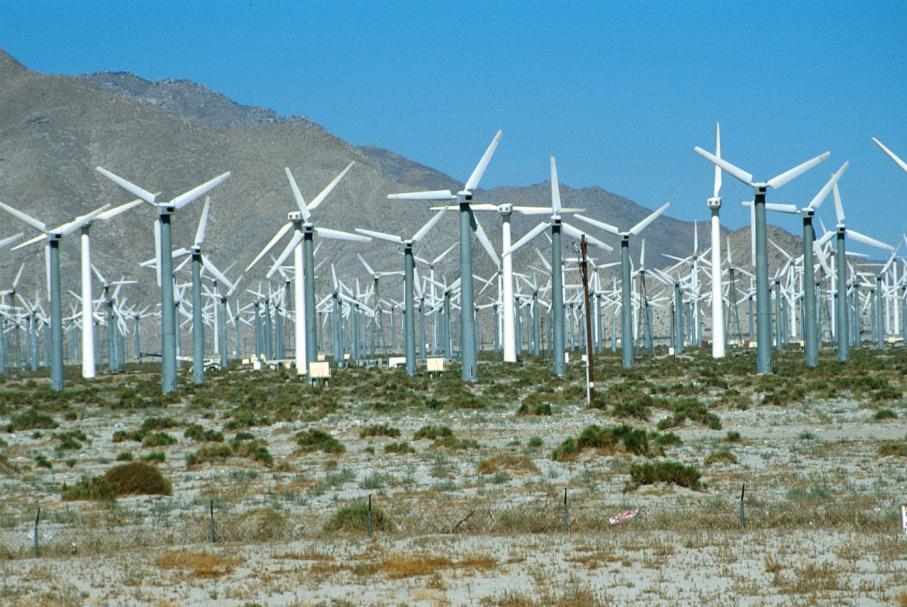 Zielsetzung Herkömmliche Windkraftanlagen beziehen ihre Leistung aus dem Drehmoment und nicht aus der Drehzahl, weshalb sie immer größer gebaut werden müssen.