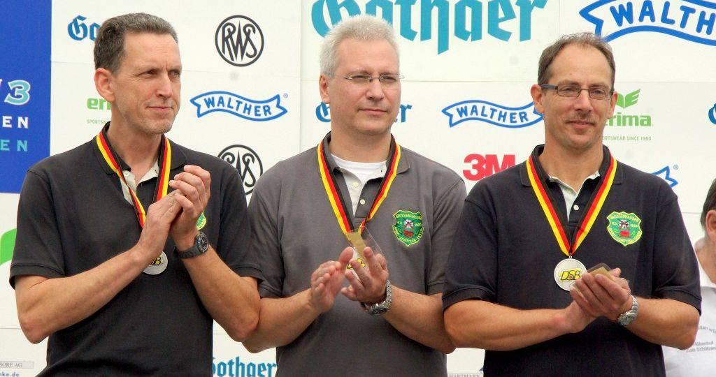 Luftgewehr Deutscher Vizemeister Großenhausen mit, von links, Martin Busse, Markus Stumpf und Rüdiger Reinsch Altersmannschaften: 2.