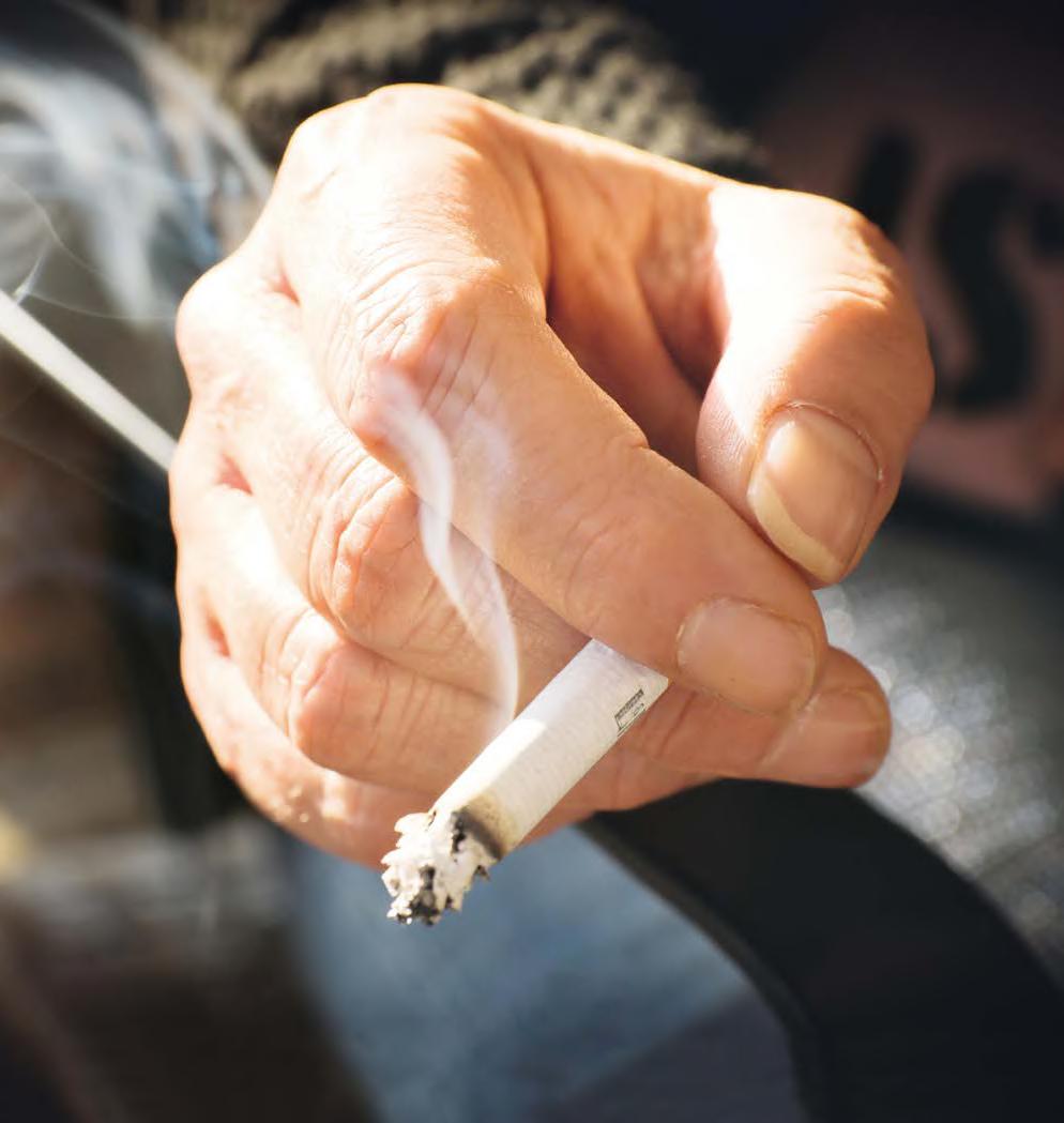 Zigarette, Zigarren brenzlige Sache. Wenn schon rauchen, dann möglichst jedes Brandrisiko vermeiden: Die Glut immer sorgfältig im Aschenbecher auslöschen.