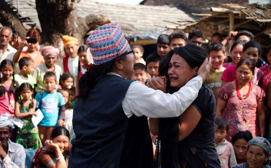 Durchgeführt werden die Kampagnen durch geschultes Personal von Maiti Nepal und ehemaligen Betroffenen, zusammen mit Rechtsanwälten, Sozialarbeitern, Journalisten, örtlichen Politikern sowie der