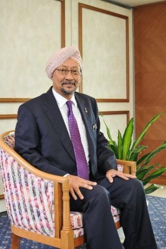 Waldbewirtschaftung in Malaysia und Südostasien festigen. Nach dem Studium begann Datuk Himmat 1981 seine Karriere im malaysischen Ministerium für Wissenschaft, Technologie und Umwelt.