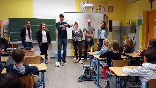 Bericht über die bisherige und geplante Verwendung der BlueBots Im Frühjahr 2018 wurden von den Staatlichen Schulämtern im Landkreis und in der Stadt Bayreuth im Rahmen des