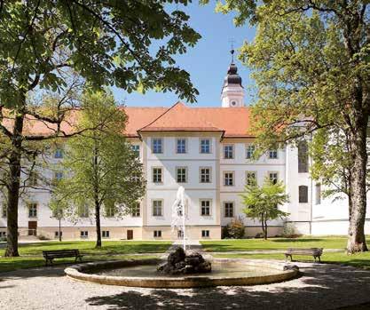 Unser Bildungswerk im Kloster Irsee Mit dem Bildungswerk des Bayerischen Bezirketags im schwäbischen Kloster Irsee unterhält der Verband ein zentrales (Fort-)Bildungsinstitut, das den