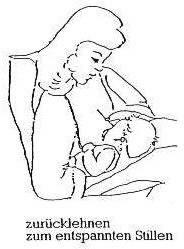 Führen Sie Ihr Kind behutsam zur Brust. Wenn Ihr Kind trinkt, achten Sie darauf, dass Ihr Arm weiterhin durch das Kissen gut abgestützt ist.