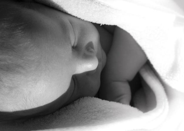 Stillen schützt das Leben und die Gesundheit der Kinder Gestillte Kinder - Bekommen durch frühes und häufiges Anlegen seltener Neugeborenengelbsucht - Entwickeln durch das Saugen an der Brust eine