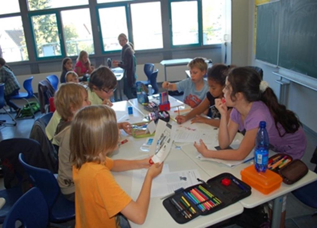Klassenlehrer: Ziel: Erleichterung des Übergangs von der Grundschule zum Gymnasium Kennenlernspiele Entwicklung