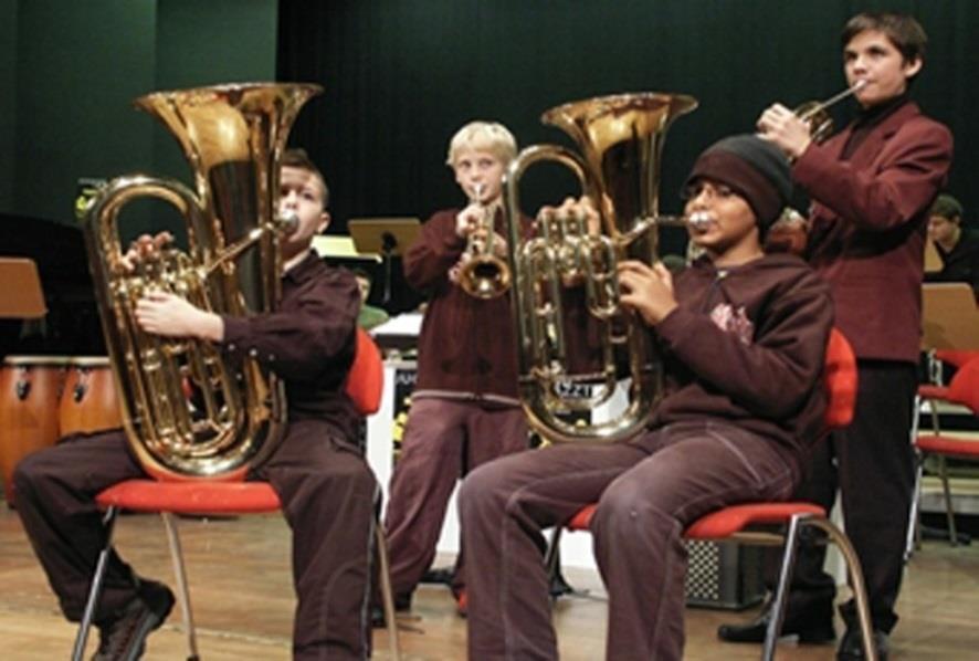 Schule mit musischem Schwerpunkt erweiterter Musikunterricht (emu) Die Einhardschule ist zertifizierte Schule mit musischem Schwerpunkt.
