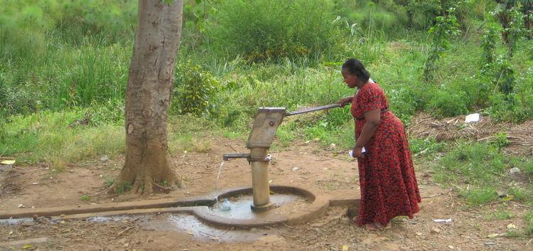 Brunnen sollen die Situation verbessern. Foto: Adept Was fehlt, sind sauberes Wasser, gute und moderne Bildungsangebote für Jungen und Mädchen - und ein unternehmerischer Mittelstand.