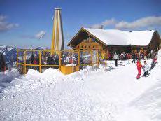 Bereits im Skigebiet haben Sie die Möglichkeit, in Stimmung zu kommen und in Kössen geht das Après Ski Vergnügen dann in Sigis Sportklause direkt an der Talstation so richtig los.