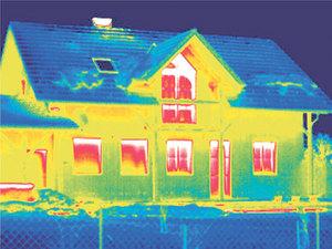 Wirksamkeit von Maßnahmen, um Energie zu sparen Einfamilienhaus Dämmung Aussenwände in Prozent 75 Fenstertausch/-renovierung Dämmung oberste Geschoßdecke 58 64 Dachsanierung Einsatz alternativer