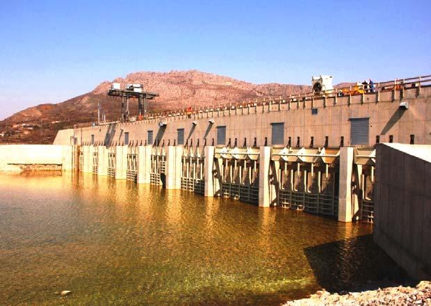 24 Wasserkraftwerksprojekte in Albanien und Bulgarien Albanien - Projekt Ashta am Fluss Drin (Kurz vor Inbetriebnahme) -