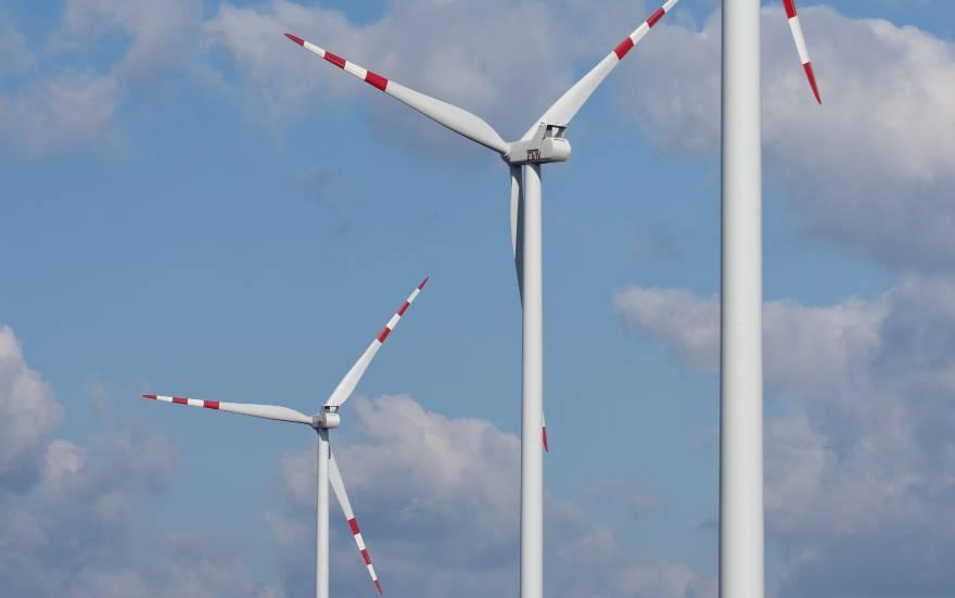 9 Erweiterung der Windkraftkapazität Erweiterung um zwei Anlagen im ersten Halbjahr 2011/12 - Netzanschluss Tattendorf (8 Windkraftanlagen; 16 MW; Investitionssumme: 27,0 Mio.