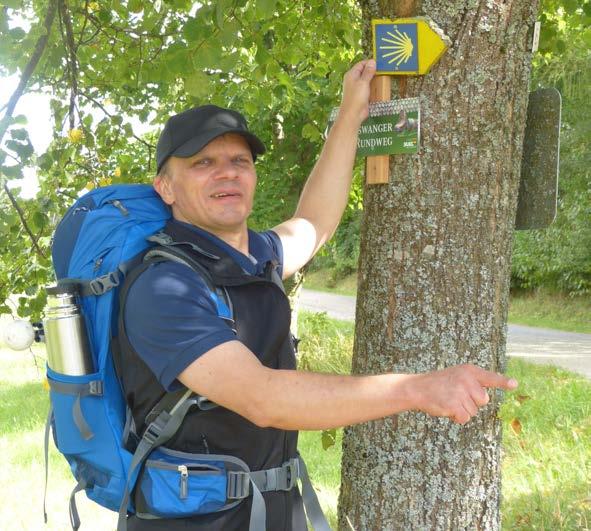 Sabine beschrieb mir die kleine Burgruine, damit ich weiß wie groß sie ungefähr ist und was davon noch erhalten ist.