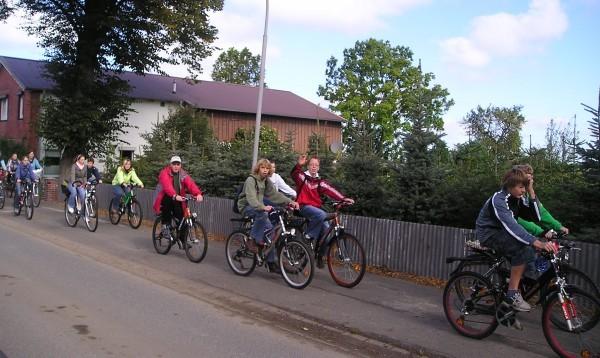 September fand mit der Fahrrad-Staffel entlang des Nord-Ostsee-Kanals eine der größten Aktionen statt. Sammeln zur Abfahrt vor dem Gemeindehaus Start war um 11.00 Uhr in Brunsbüttel bzw.