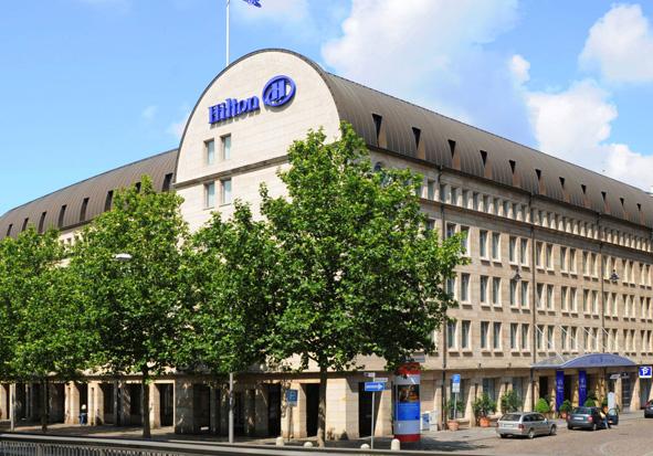 HOTEL + UNTERKUNFT Hilton Bremen s Böttcherstr. 2 28195 Bremen T: 0421-36 96 0 F: 0421-36 96 960 www.hilton.de/bremen info.bremen@hilton.
