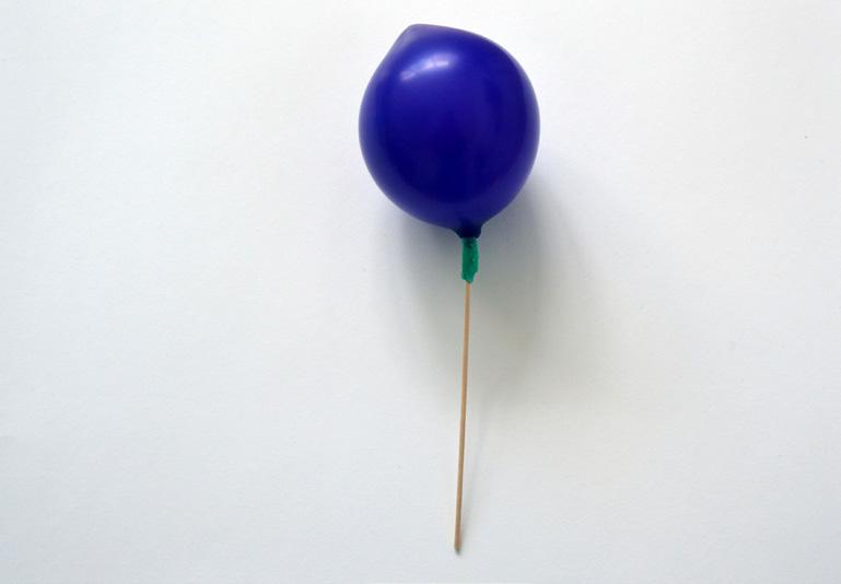 1. Bauen Schritt 1: Blast den Luftballon ca.