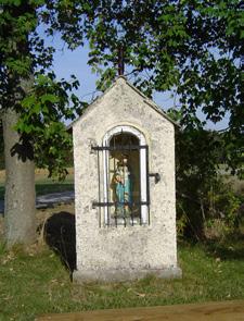 Das Marterl in Walddorf mit dem gläsernen Kreuz, als Zeugnis einer niedergegangenen dreihundertjährigen Glasmachertradition (Aufnahme 2003) Ursprünglich war dieses Glaskreuz angefertigt worden, um