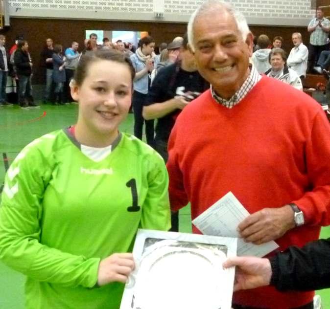 Männermannschaft: HSG Zwehren wurde Vizemeister Nach 16-jähriger Amtstätigkeit als Vorsitzender der Handballspielgemeinschaft Zwehren geht unser Präsi Reinhard Brede in den Ruhestand.