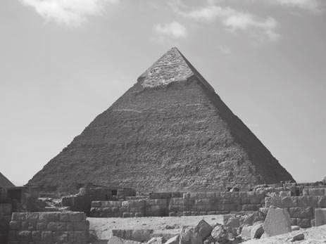 Pyramiden und ihre Geheimnisse Ägypten 2. Lies zunächst den Text. Die Pyramiden von Gizeh in Ägypten zählen zu den sieben Weltwundern der Antike.