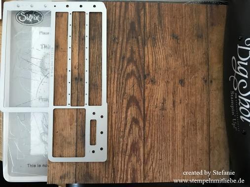 Pop-Up-Karte mit Holzkiste innen und außen Materialliste: Ein Stück Cardstock in Savanne 10,5cm x 29cm, falzen bei 14,5cm als Grundkarte Designerpapier im Block