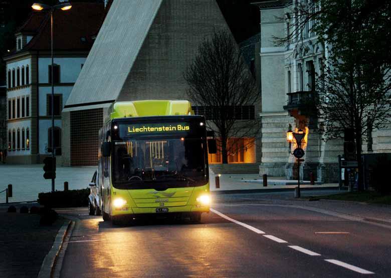 11 Nachtbus Der Nachtbus ermöglicht es Spätheimkehrern am Wochenende (Nacht von Freitag auf Samstag und von Samstag auf Sonntag) zwischen 1 Uhr und 2:30 Uhr nochmals den öffentlichen Verkehr zu