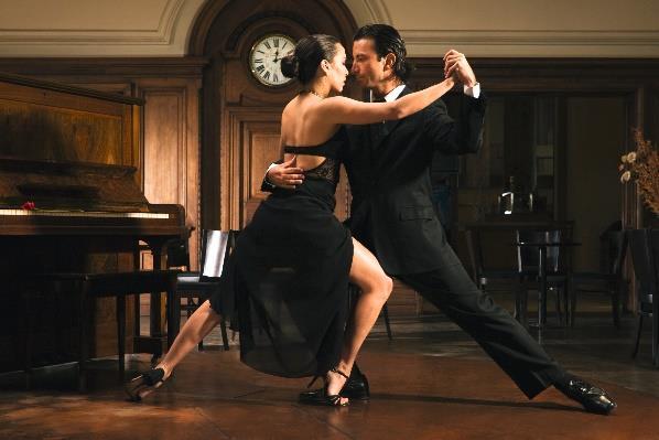 Im Tango Porteño wird jeden Abend auf geheimnisvolle Art die Zeit zurück gedreht zur Epoche, als der Tango die pure Leidenschaft der Argentinier war.