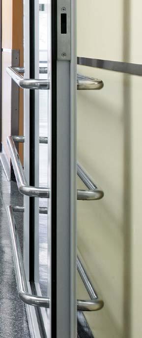 Der OGRO Rammschutz an Türen in Verbindung mit einer Türöffnungsbegrenzung oder einem Türstopper bietet hier einen sehr guten Schutz.