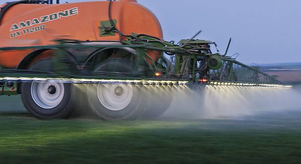 Speedspraying Dem Pflanzenschutz Beine machen Pflanzenschutzmittel bei hohen Fahrgeschwindigkeiten ausbringen, das war Thema bei dem 10. Landtechnischen Fachgespräch in Bernburg Ende letzten Jahres.