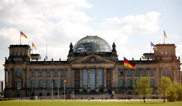 zugehörigen Arbeitsgruppen aller im Bundestag vertretenen Fraktionen.