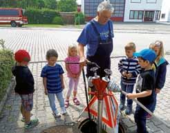 4 Nummer 29 Mitteilungsblatt Wimsheim Wasser Marsch!! So hieß es auch dieses Jahr wieder für die Maxi-Kinder und Erzieherinnen der Wimsheimer Kita bei ihrem Besuch bei der freiwilligen Feuerwehr.