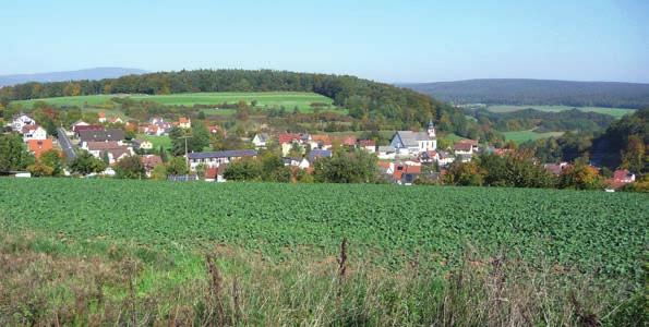 BURKARDROTH Blick auf Stralsbach Umgeben von Wald und Wiesen liegt die Marktgemeinde Burkardroth im Naturpark und Biosphärenreservat Rhön.