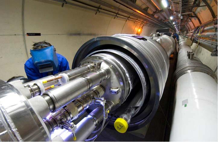 LHC plans Startup Most major components available No major problems seen so far 30 Aug 07 Beam-pipe closed June 2008 Collisions at 14 TeV Prospects for Luminosity Low Luminosity period 2008 1 fb -1 @