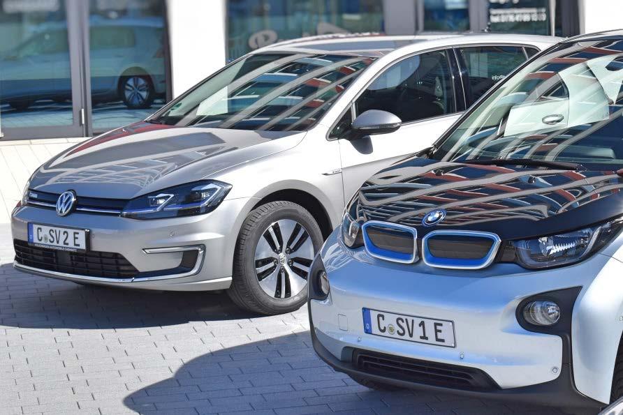 c) E-Mobilität (Erneuerbare) Elektrizität vor Kraftstoff. Elektrobetriebene Fahrzeuge (BMW i3 2 x VW e-golf) gibt es Drei im Fahrzeugpool Fuhrpark.