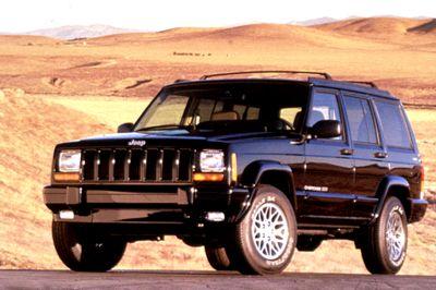 1988: Deutschland-Einführung mit dem 4,0l R6 Motor (mit Automatikgetriebe) und dem 2,1 Turbodiesel (mit Schaltgetriebe) 1989: In den USA gibt es den Cherokee auf Wunsch mit 4-Rad ABS (nur 6-Zylinder