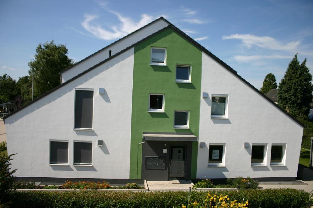 Neubau eines 5-Familien-Wohnhauses, Nordrhein-Westfalen Planung 2014, Ausführung 2015 Holzrahmenbau mit massiven Treppenhaus, Betonkeller 815 qm 378 qm + 190 qm Nutzfläche 2.