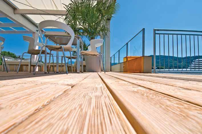 Terrassenböden aus Holz Ob Terrassenböden oder Poolumrandungen: Holz liegt auch unter freiem Himmel voll im Trend.